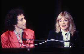 DOI OAMENI FRUMOȘI – DOUĂ DESTINE URÎTE